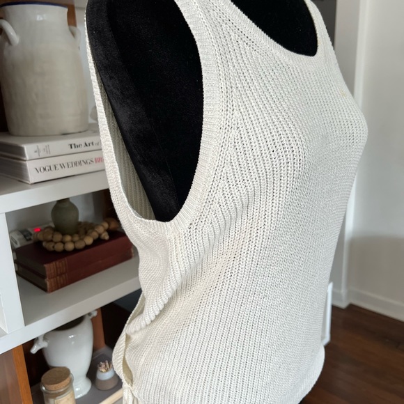 Aritzia Babaton white backless tank in size small - Picture 2 of 9